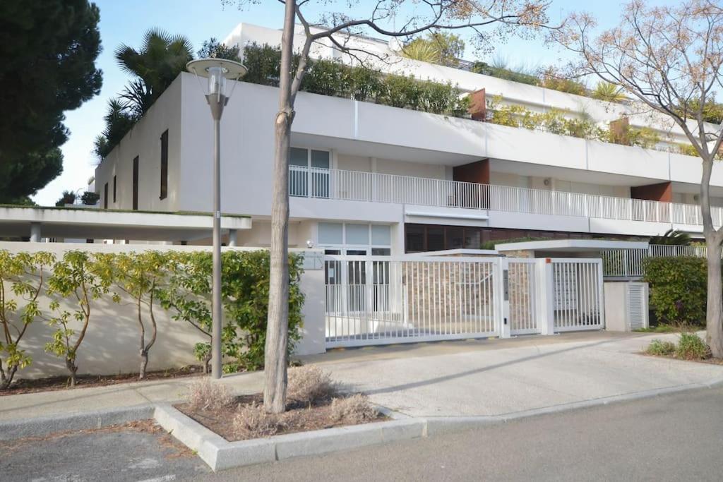Chez Martin - Spacieux Appartement Climatise Proche De La Plage 라그랑모트 외부 사진