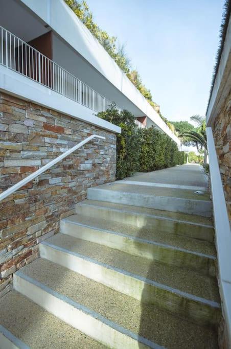 Chez Martin - Spacieux Appartement Climatise Proche De La Plage 라그랑모트 외부 사진
