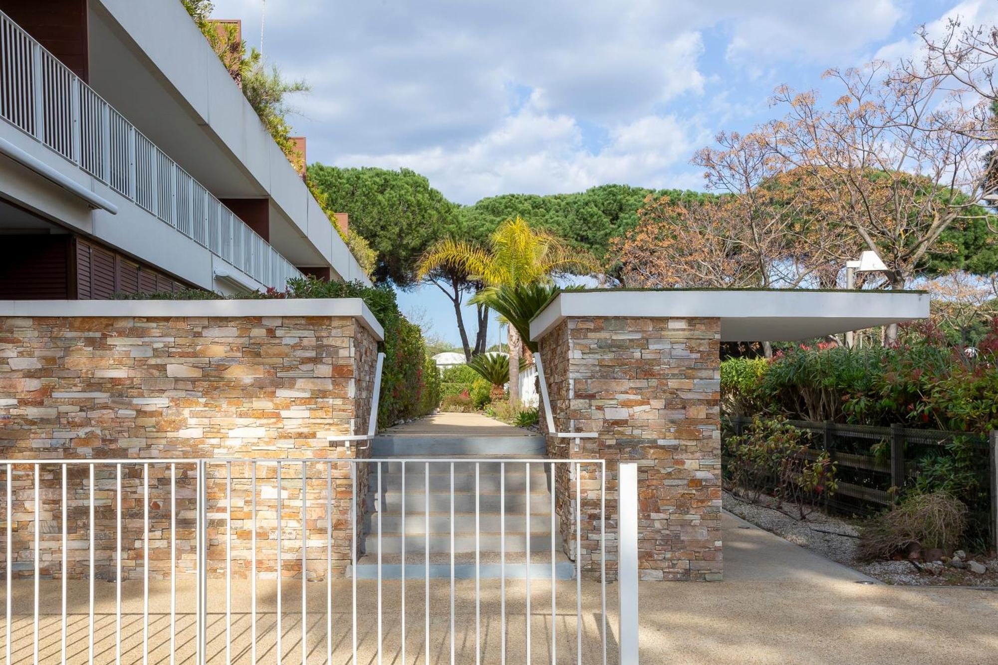 Chez Martin - Spacieux Appartement Climatise Proche De La Plage 라그랑모트 외부 사진